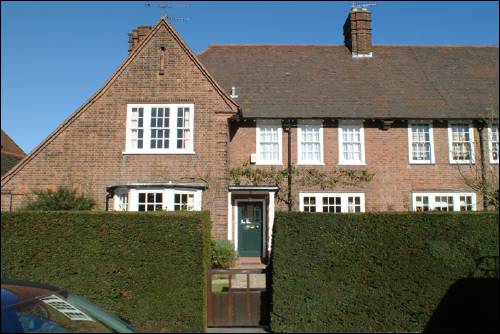 07 Meadway Close